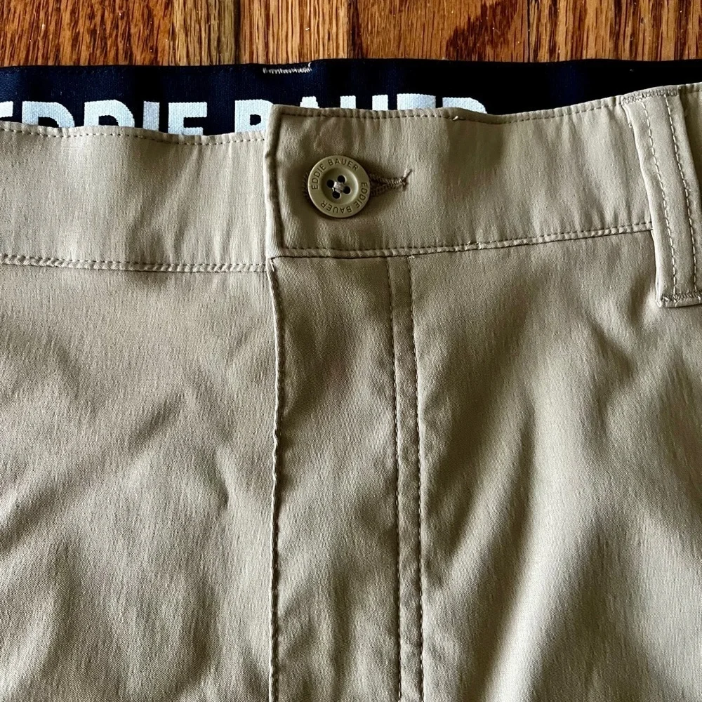 Eddie Bauer Rainier Tech pant - 36x30 - khaki. EUC